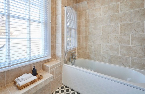 Much Wenlock Apartment | Host & Stay | The Raven Hotel Rooms
