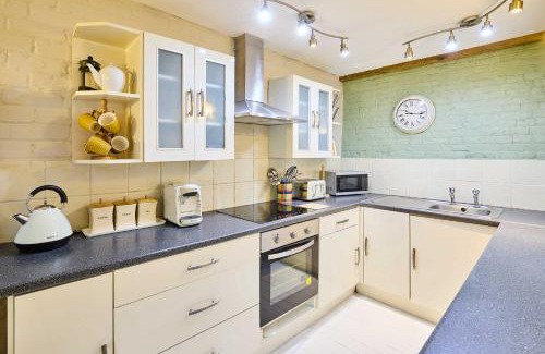 Fakenham House | Host & Stay - West Barn