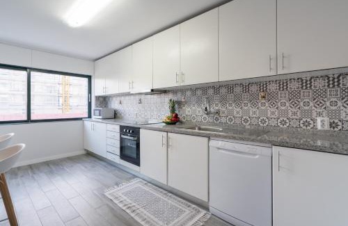 Vila Nova de Gaia Apartment | Host Wise - Elegant Spacious Flat w Balcony - Ace Location