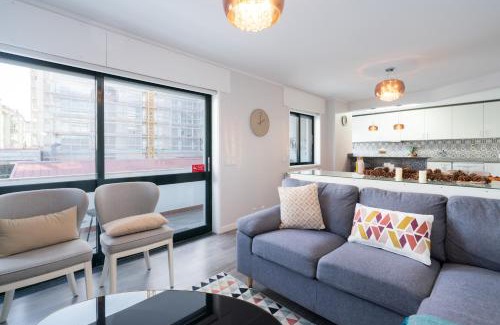 Vila Nova de Gaia Apartment | Host Wise - Elegant Spacious Flat w Balcony - Ace Location