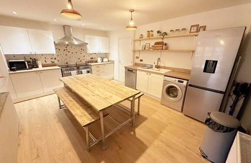 Stroud House | Hosta House A - Cotswolds Cosy 4 Bed Home Near Canal