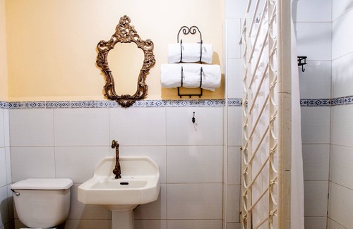 Old Havana Bed & Breakfast | Hostal Balcones Muralla