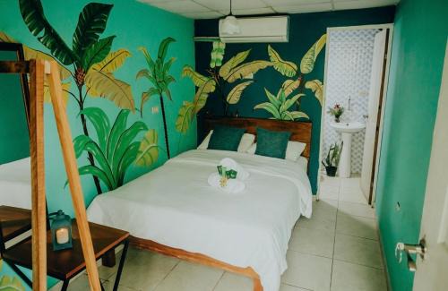 Santiago House | Hostal & Café Travelers