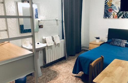 El Prat de Llobregat House | Hostal Carlos III