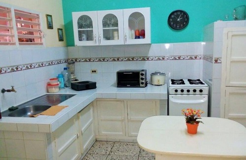 Moron House | Hostal Casa Frank MORON
