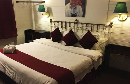 El Farallon del Chiru Hotel | Hostal Corotu