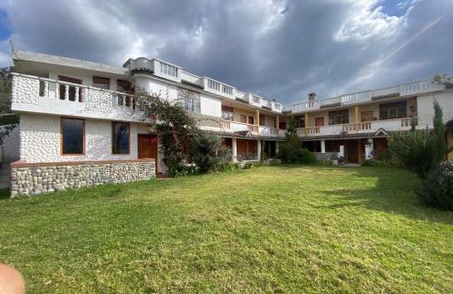 Otavalo House | Hostal Curiñan