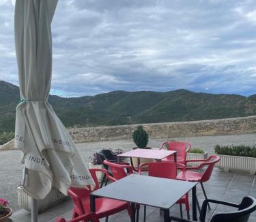 Petilla de Aragon House | Hostal Don Santiago Ramon y Cajal