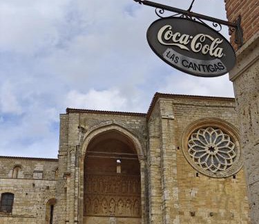 Villalcazar de Sirga House | Hostal las Cantigas