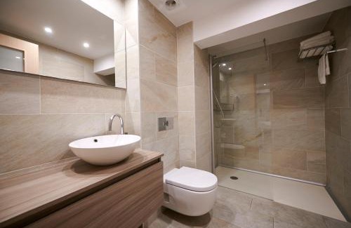 Isaba House | Hostal Lola