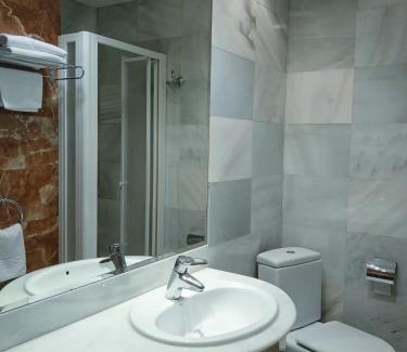Olvega House | Hostal Los Infantes