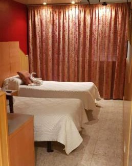 Santa Margarida i els Monjos Hostel | Hostal Milenium