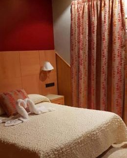 Santa Margarida i els Monjos Hostel | Hostal Milenium