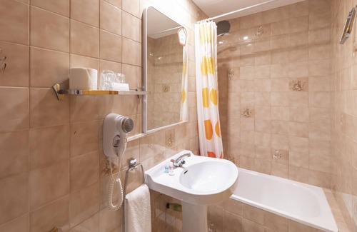 Montseny House | Hostal Montserrat