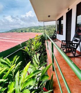 Nuevo Arenal Hotel | Hostal Nuevo Arenal downtown, private rooms with bathroom