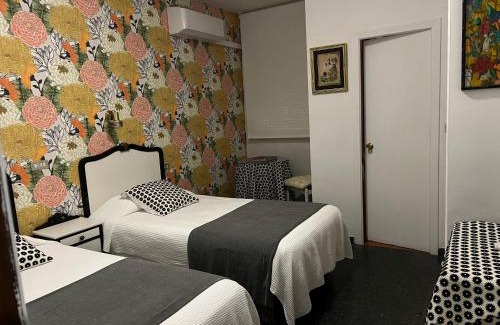 Barbastro House | Hostal Pirineos