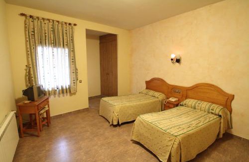 Calera Y Chozas House | Hostal Restaurante Cuatro Caminos