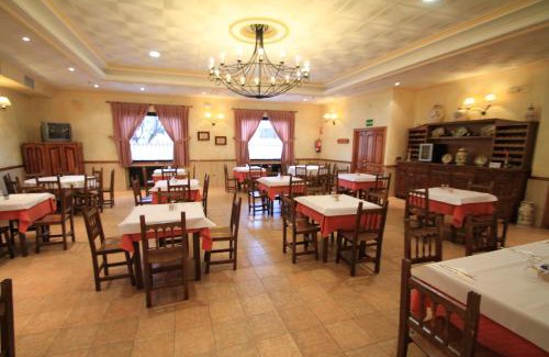 Calera Y Chozas House | Hostal Restaurante Cuatro Caminos
