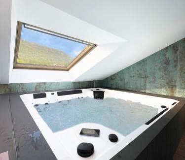 Zudaire House | Hostal Restaurante Ibaisek