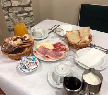 Santa Marina del Rey House | Hostal Salones Victoria