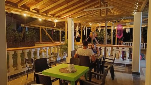 San Rafael House | Hostal Servus Pizzeria café