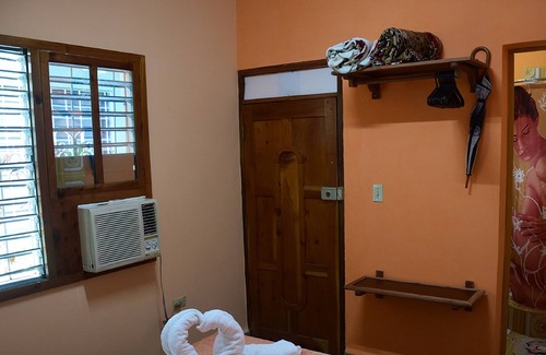 Cienfuegos Bed & Breakfast | Hostal Sol Palmera