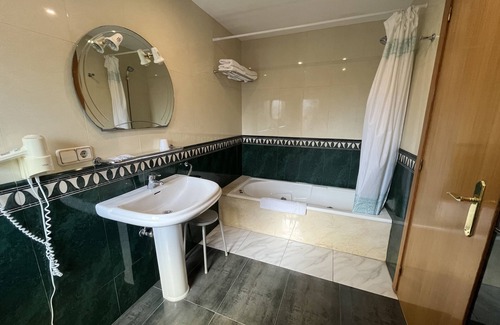Angles House | Hostal Tarrés
