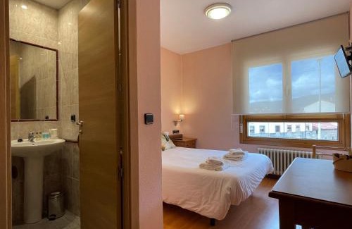 Duruelo de la Sierra House | Hostal Torreblanca