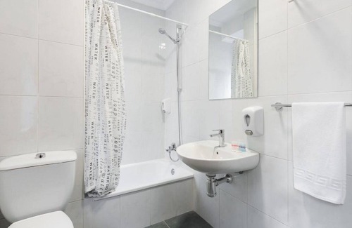 Oeste House | Hostal Uria