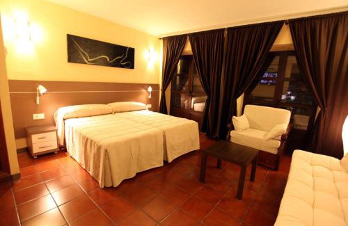 Llerena House | Hostal Zurbaran