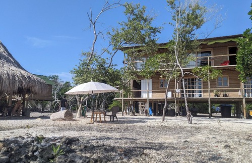 Isla Tintipan Cottage | Hostel villa luz beach