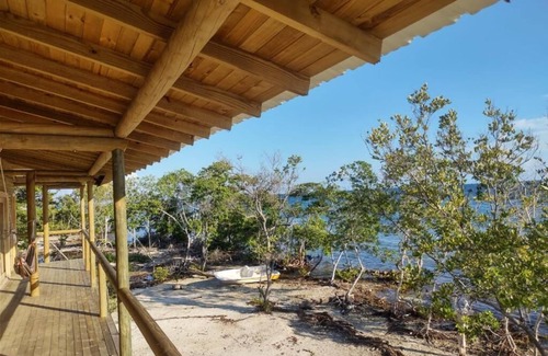 Isla Tintipan Cottage | Hostel villa luz beach