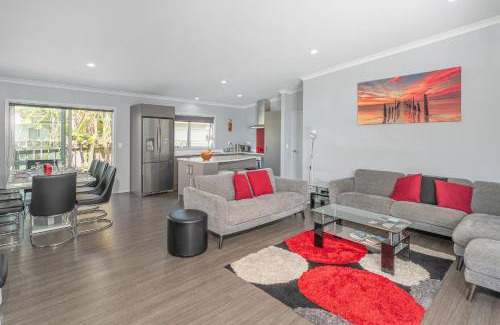 Whitianga House | Hosts on the Coast Belair Bach