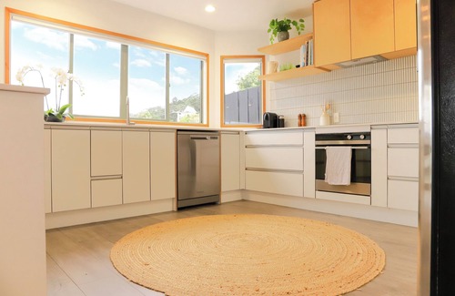 Tairua House | Hosts on the Coast Panoramic Sea Views on Paku