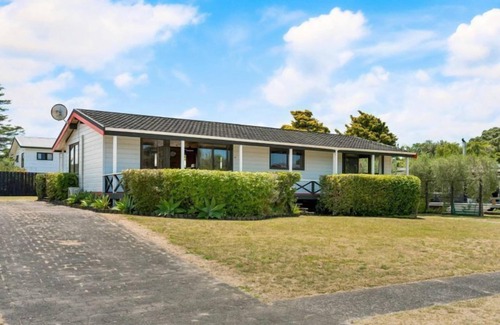 Pauanui House | Hosts on the Coast Sunny Daze