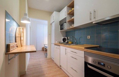 Santa Marinha Apartment | HostWise - Gaya Avenue 201 - Flat w/Balcony