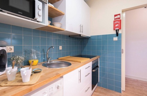 Santa Marinha Apartment | HostWise - Gaya Avenue 201 - Flat w/Balcony