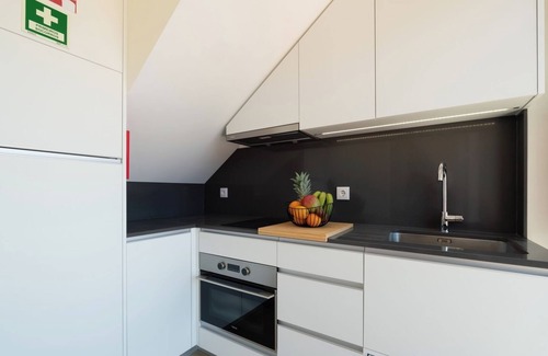 Bonfim House | HostWise - Lovely Building w/Balcony