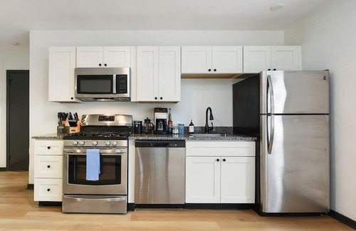 Lower Lawrenceville Apartment | HostWise Stays - Butler St, Lower Lawrenceville, Brand New!