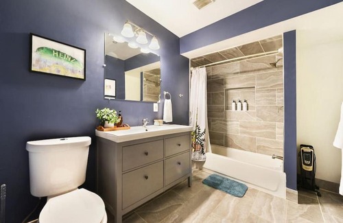 Bloomfield House | HostWise Stays - The Edmond - Bloomfield Apartment in a great location!