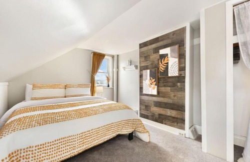 Lawrenceville House | HostWise Stays - The Geneva - Easy Walk to Childrens