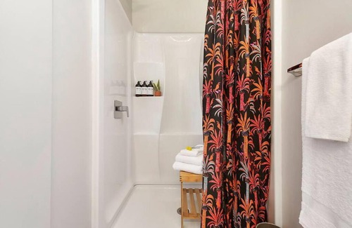 Lawrenceville House | HostWise Stays - The Geneva - Easy Walk to Childrens