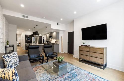 Central Northside Apartment | HostWise Stays - The Palo - No Stairs, Mexican War Streets, Family Friendly