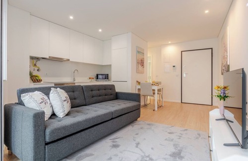 Leca da Palmeira Apartment | HostWise - Stylish Studios w/ Balcony and Parking