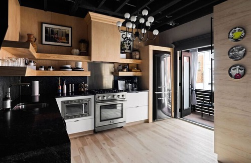 Lower Lawrenceville House | ★HostWiseStays★ Off-Street Parking, Brooklyn-Inspired Brownstone