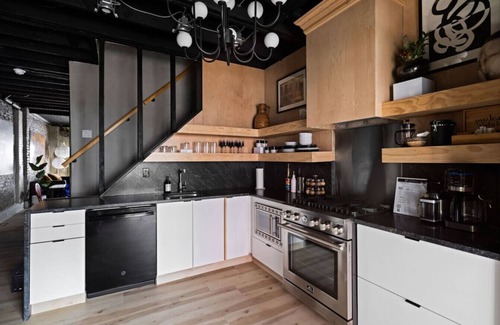 Lower Lawrenceville House | ★HostWiseStays★ Off-Street Parking, Brooklyn-Inspired Brownstone