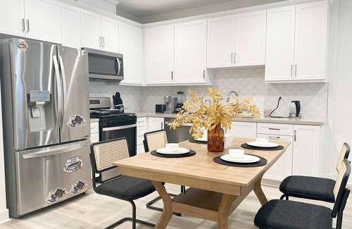 Ontario House | Hot pool comfort 3 bedroom and 3 bath Villa close to Ontario airport