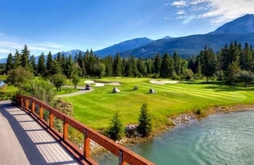 East Kootenay Cabin | Hot Springs Cabin (Pet Friendly)