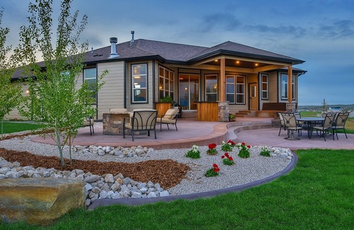 Billings House | Hot Tub + 1,600 sq ft Golf-Course Patio Game Room & Luxury Living
