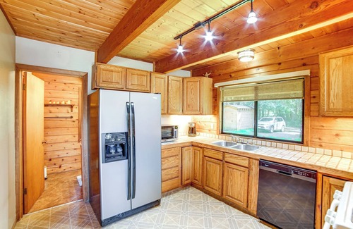 Fort Bragg Cabin | Hot Tub, 1 Mi to Beach: 12-Acre Fort Bragg Cabin!